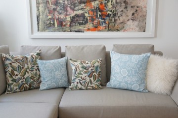 zartes Blau für Blüten und Schmetterlinge